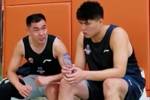 高诗岩指导于明鑫：篮下要主动要位要球 随便个中锋上来就要你位
