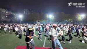出圈了！西安交通大学千人齐唱《库里之歌》