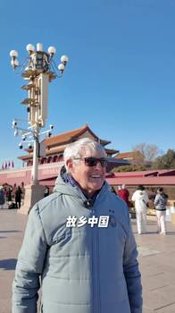 昨日被造谣去世!前国足主帅米卢今日更新社媒:畅游天安门广场